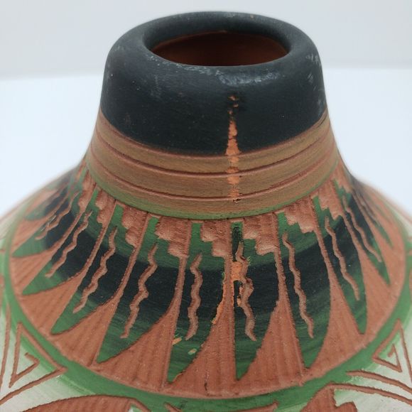 Vintage Navajo Pottery Native American Art Ethnic Etched Seed Pot Vase Signed - Picture 6 of 9